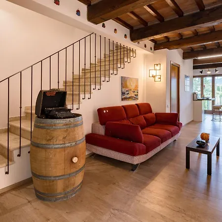 Apartment The Traveller's With Balconies And Garden!