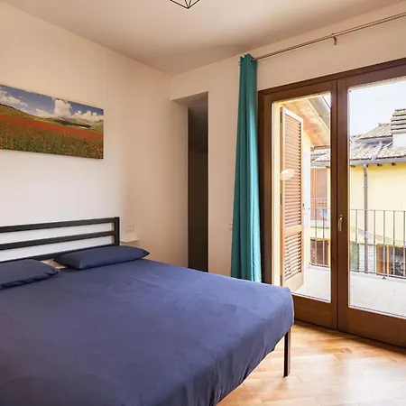 The Traveller's With Balconies And Garden! Apartment