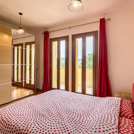 The Traveller's With Balconies And Garden! Apartment Chiassa Superiore